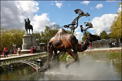 La ville La Roche-sur-Yon est située...