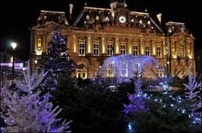 Nous sommes maintenant dans le Centre-Val-de-Loire, &agrave; Tours. Nous nous trouvons dans le d&eacute;partement ...