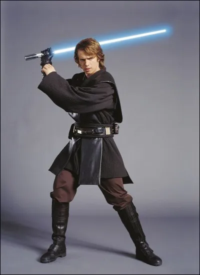 A quel âge Anakin construit-il son premier sabre laser ?