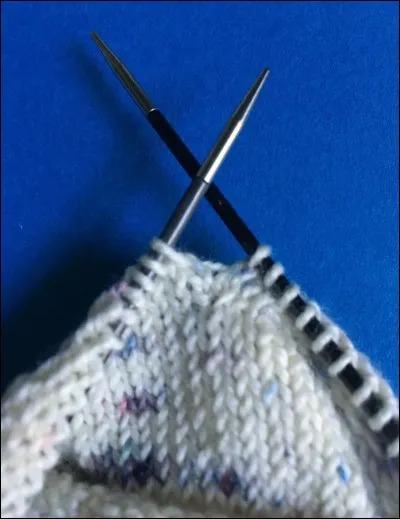 J'ai trouvé sous le sapin des collants mousse beiges pisseux, un lot de vieilles robes tuniques jersey, et un rouge à lèvres orange, pour qui est ce cadeau ?