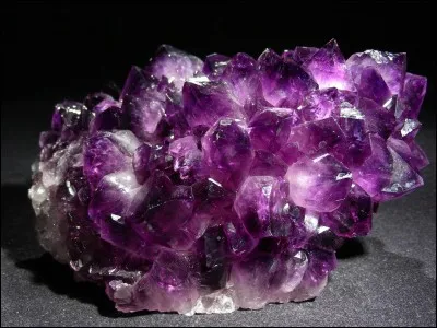 Quel nom porte ce quartz de couleur violette ?