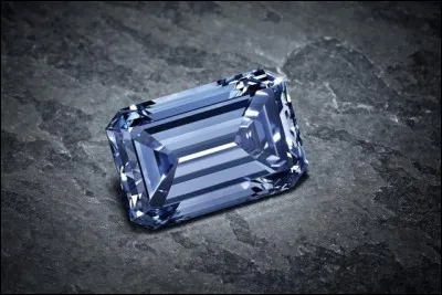 Quelle est cette pierre bleue (de la couronne si elle a été achetée par Louis XIV) ?