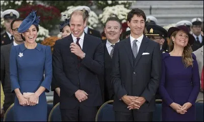 C'est plus naturel avec l'autre génération de la Monarchie britannique et c'est le P.M. lui-même qui a invité le duc et la duchesse de Cambridge, pour les célébrations du 150e anniversaire du Canada.
 
Le premier ministre souhaite que 2017 marque un rapprochement avec les peuples amérindiens du pays, et l'invitation lancée au couple princier s'inscrit dans cette optique.