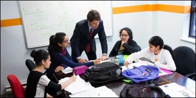Dans une déclaration faite à Global News, le directeur de la West Point Grey Academy, à Vancouver, a souligné à quel point Trudeau était un enseignant «apprécié et énergique».
En plus de sa passion à mobiliser et inspirer ses élèves, M. Trudeau faisait preuve de l'intérêt le plus authentique envers ceux dont il avait la charge.