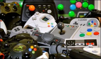 Je suis une entreprise japonaise fondée en 1889. Débutant à l'époque dans la production de cartes à jouer, je fais aujourd'hui partie des leaders mondiaux sur le marché des consoles et des jeux vidéo. Je suis, je suis...