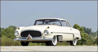 Quelle est cette vieille voiture ?