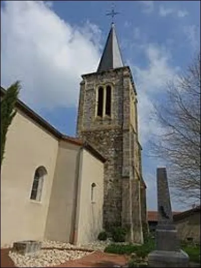 Voici l'église Saint-Fortunat de Mizérieux. Village de l'ancienne région Rhône-Alpes, il se situe dans le département ...