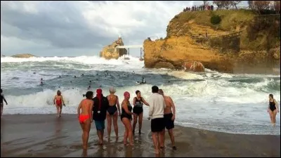 Restons sur l'Atlantique, mais un peu au plus au sud, à Biarritz. Est-elle différente ?