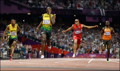 Quelques jours plus tard il reprend la 1ère place sur 200m, mais en combien de temps ?