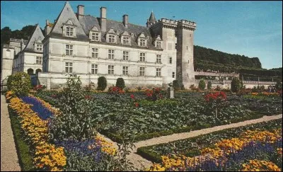 Ses jardins font environ 6 hectares, c'est le château de...