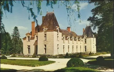 Ce château de Nueil-sur-Layon a pour nom : Château de...