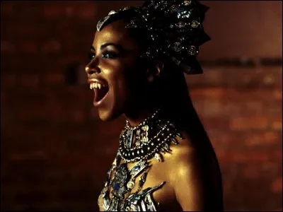 Dans quel film joue Aaliyah en 2001 ?