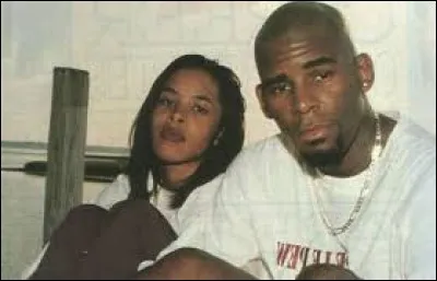 La même année, à seulement 15 ans, avec quel chanteur de 13 ans son aîné Aaliyah se marie-t-elle ?