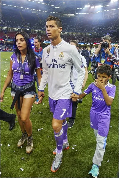 Comment se nomme sa compagne depuis 2016 ?