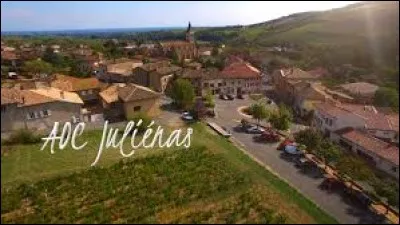 Je vous propose une balade en Auvergne-Rhône-Alpes, à Juliénas. Village viticole, dans le Beaujolais, il se situe dans le département ...