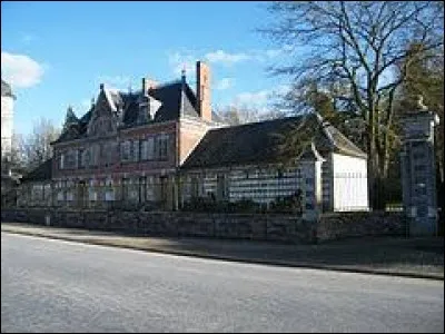 Nous partons dans la Somme visiter le château de Noyelles-en-Chaussée. Nous serons en région ...