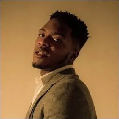 Y a-t-il un titre qui se nomme "H&M" dans son album ?