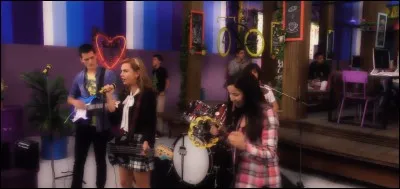 Quelle est la chanson que Tamara chante ?