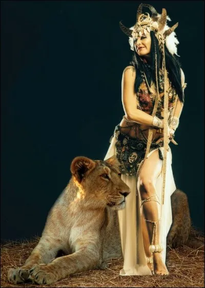 Divinité égyptienne de la guerre et du carnage, au service du dieu Râ. Qui est-elle ?