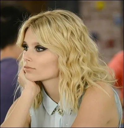 Pourquoi Ambre est-elle renvoyée de l'équipe du Jam & Roller et pourquoi Ambre et Simon se séparent-ils ?