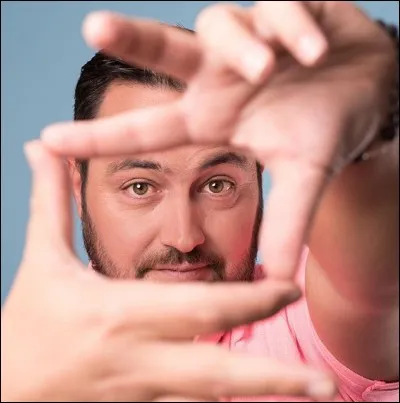 Pourquoi Loïc ne vient-il pas souvent dans les vidéos ?