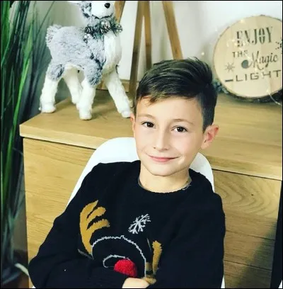 Comment s'appelle la chaîne du fils de Roxane ?