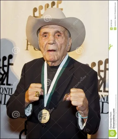 Le champion de boxe Jack LaMotta avait quel âge au moment de son décès ?