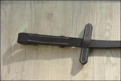 Lorsque vous tournez avec les deux rênes dans une même main l'effet est...