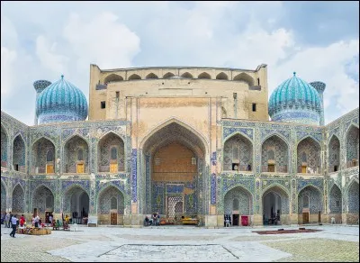 Dans quel pays se trouve la ville de Samarcande ?