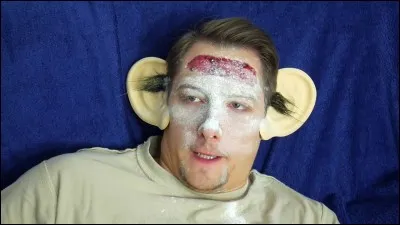 Quelques questions sur la personne responsable de cette chaîne. Quel est son vrai nom ?