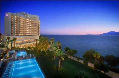 Où se situe Antalya ?