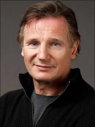 Dans le film ''Le Territoire des loups" sorti en 2011, contre quel type d'animaux sauvages Liam Neeson se bat-il ?