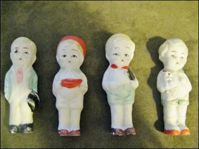 Populaire dans les années 1800, en quoi étaient faites les poupées comme les Frozen Charlottes ?