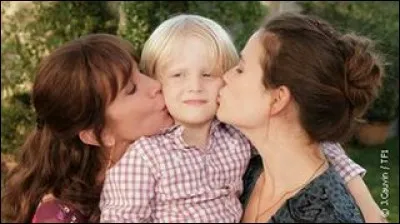 Comment s'appelle son fils qu'elle a eu à 16 ans ?