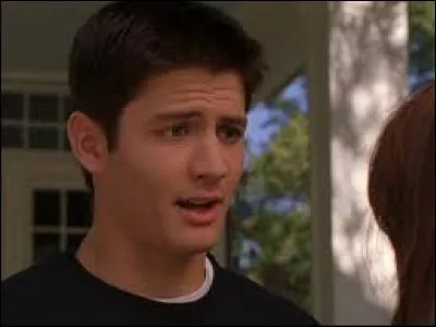 Pourquoi, au début, Nathan sortait-il avec Haley ?