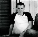 Musique. Qui est ce chanteur, auteur de ' L'effet papillon' ?