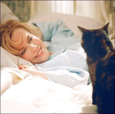 Si vous reconnaissez l'actrice, vous reconnaîtrez peut-être le personnage, qui sourit ici à son chat. Quel est ce film ?