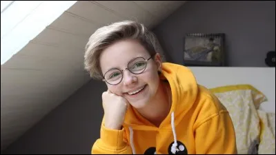 Comment s'appelle cette jeune fille qui a un côté "garçon manqué" ?