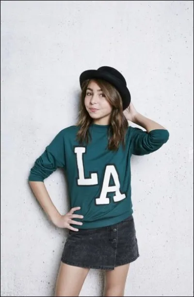 Comment s'appelle cette jeune fille gagnante de "The voice kids 1" et ancienne membre des "Kids United" ?