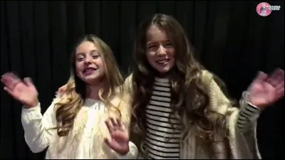 Photo - Elle est avec ...