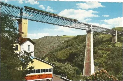 Quelle rivière enjambe le viaduc des Fades ?