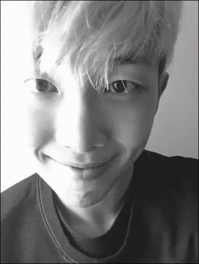 Tu sais peut-être en quelle année il a débuté en tant qu'artiste. Mais sais-tu à quel âge ?