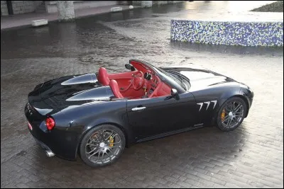 De quel pays est cette Tauro Sport V8 Spyder ?