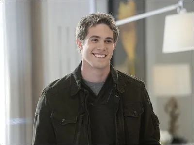 Qui a fait venir Adam, le fils aîné de Cat Grant ?