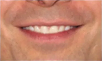 Notre dernière célébrité est un Américain. Il a 43 ans et est un animateur sur la NBC. Avez-vous deviné qui il est ?