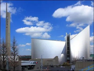 Dans quelle ville se trouve la cathédrale Sainte-Marie ?