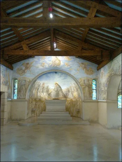 Dans quelle ville se trouve la chapelle Foujita ?