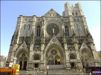 Dans quelle ville se trouve la cathédrale Saint-Jean le Théologien ?
