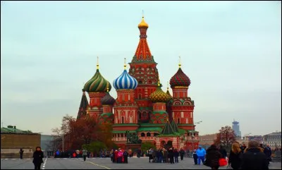 Dans quelle ville se trouve la cathédrale de Basile-le-Bienheureux ?
