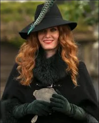 Comment s'appelle sa demi-sur ?